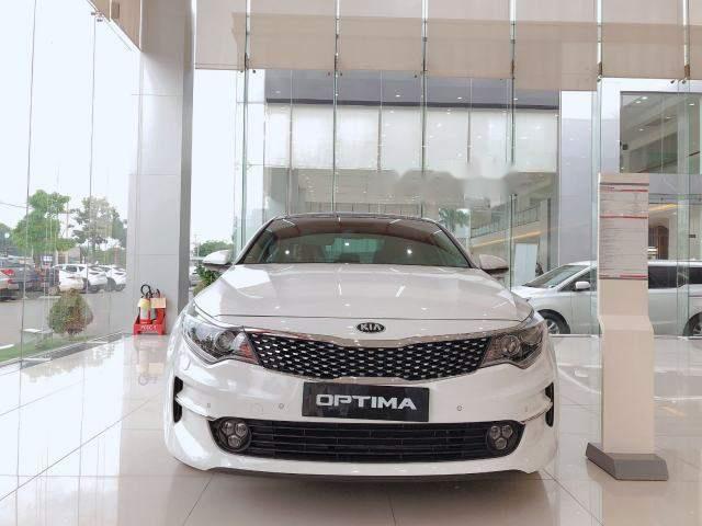 Cần bán Kia Optima đời 2018, màu trắng, giá chỉ 789 triệu