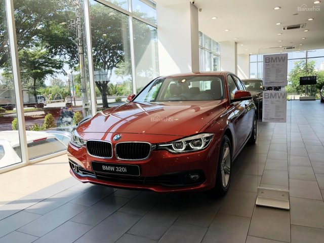 Bán BMW 3 Series 320i sản xuất năm 2018, màu đỏ, nhập khẩu  