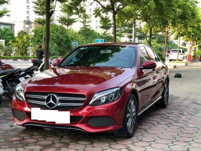 Mercedes-Benz C200 sản xuất 2015, màu đỏ, biển Hà Nội, xe tư nhân