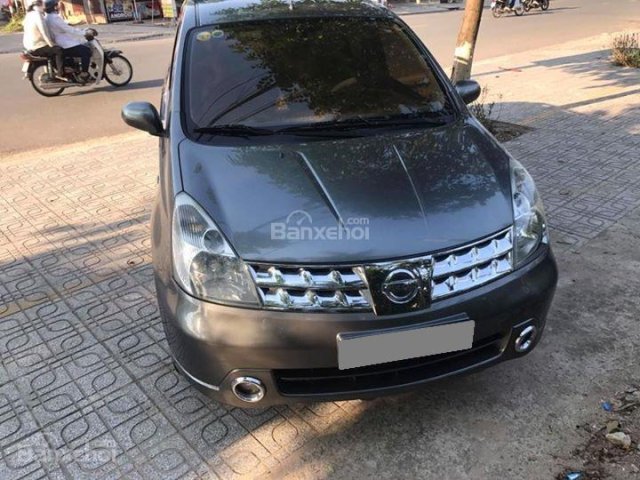 Cần tiền bán Nissan Livina 2011 số sàn, màu xám, xe đẹp