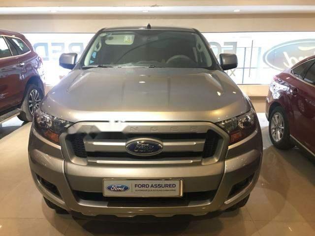 Bán Ford Ranger XLS 4x2 MT màu bạc, chạy mới 21000 km