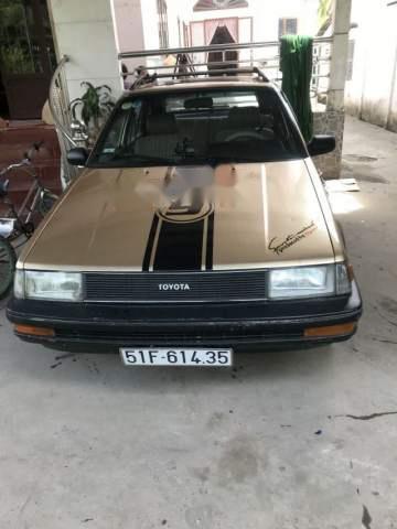 Cần bán Toyota Corolla đời 1983, xe máy hoạt động tốt