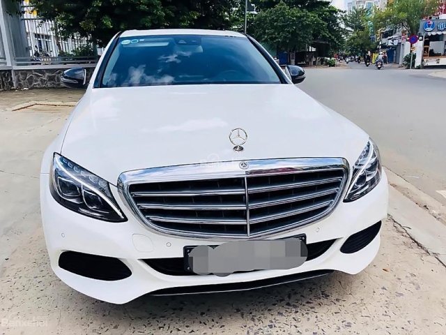 Cần bán lại xe Mercedes 250 AMG năm sản xuất 2017, màu trắng