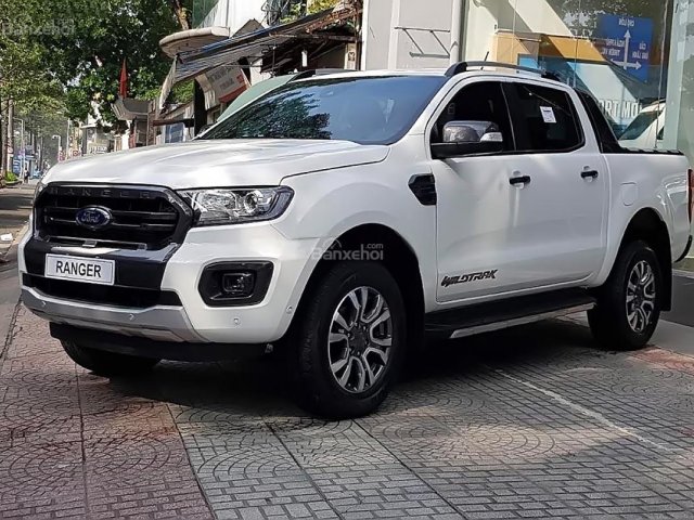 Bán Ford Ranger Wildtrak đời 2018, màu trắng, nhập khẩu