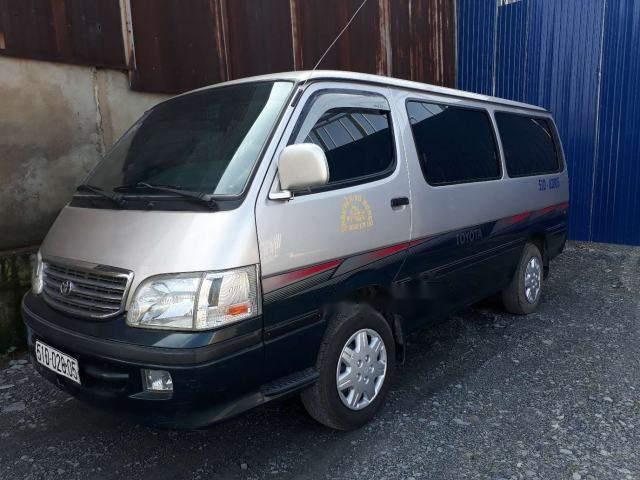 Bán Toyota Hiace năm 2003, hai màu, giá tốt