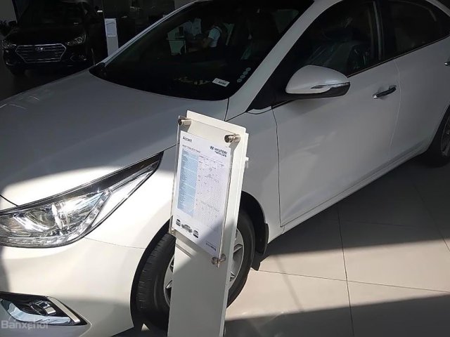Bán ô tô Hyundai Accent 1.4 ATH đời 2018, màu trắng, giá tốt
