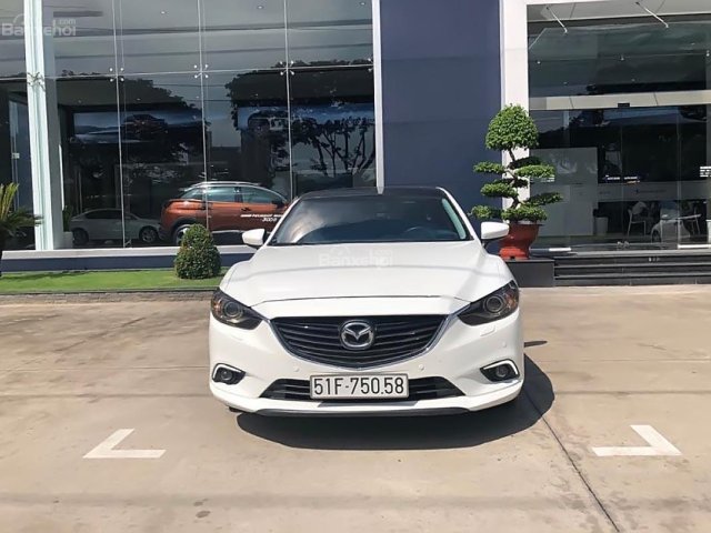 Cần bán Mazda 6 2.5 AT đời 2016, màu trắng số tự động, 819tr