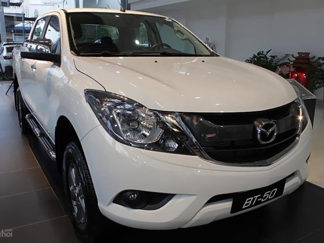 Cần bán Mazda BT 50 4x4 MT 2018, màu trắng, nhập khẩu giá cạnh tranh