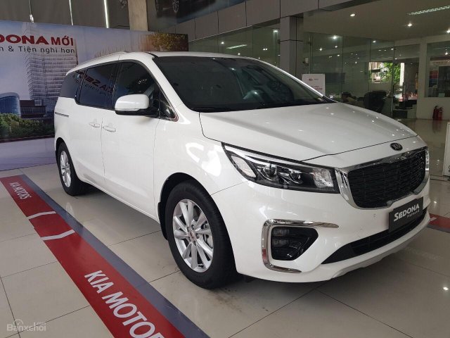 Kia Cầu Diễn tặng gói phụ kiện tùy chọn 30 triệu cho Sedona máy xăng 2018, tặng 01 năm bảo hiểm thân vỏ