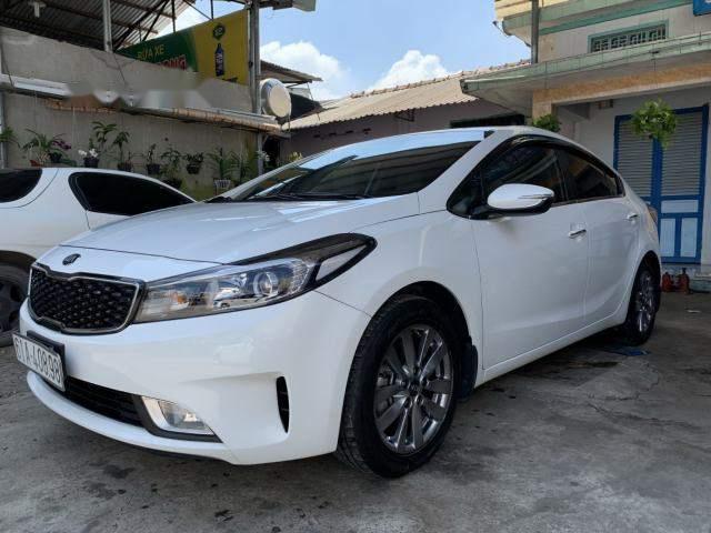 Bán Kia Cerato MT năm sản xuất 2017, màu trắng, giá 505tr