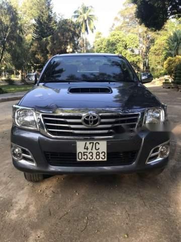 Bán Toyota Hilux năm sản xuất 2014, màu xám số sàn