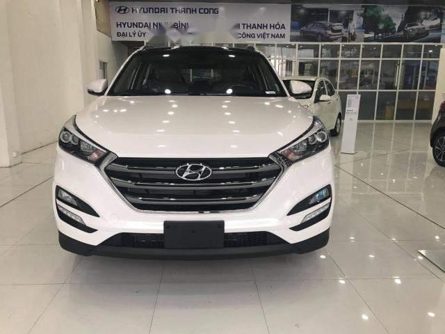 Cần bán gấp Hyundai Tucson đời 2018, màu trắng