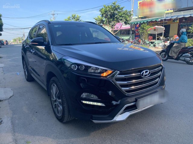 Cần bán lại xe Hyundai Tucson sản xuất năm 2017, màu đen