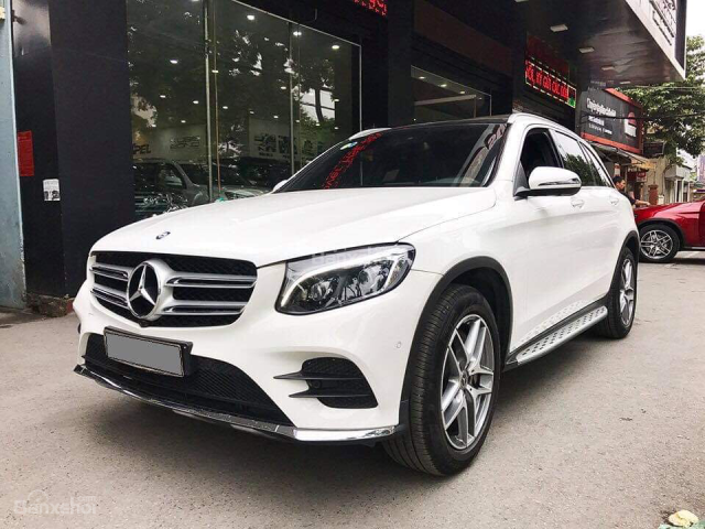 Cần bán gấp Mercedes GLC 300 đời 2017, màu trắng