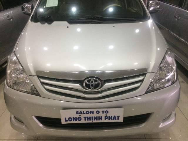 Cần bán gấp Toyota Innova G sản xuất 2010, màu bạc