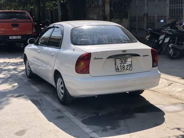 Cần bán xe Daewoo Lanos năm sản xuất 2004, màu trắng, giá tốt