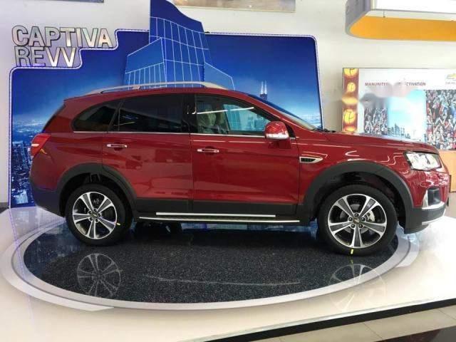 Cần bán xe Chevrolet Captiva Revv năm sản xuất 2018, màu đỏ0