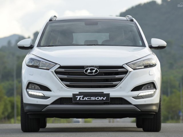 Bán xe Hyundai Tucson 1.6 Turbo đời 2018, màu trắng, giá tốt, hỗ trợ NH 90%