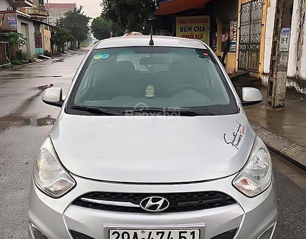 Bán xe Hyundai i10 năm 2011, màu bạc, nhập khẩu nguyên chiếc