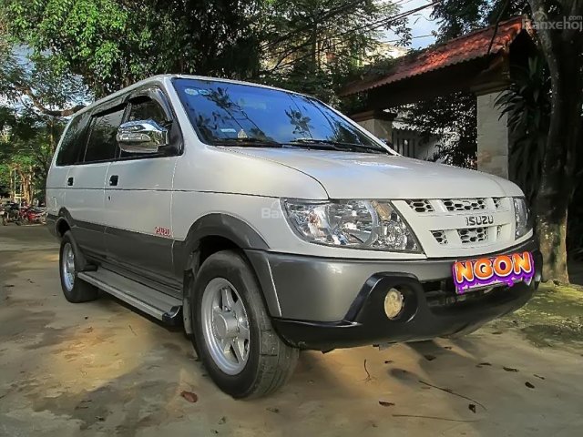 Gia đình bán xe Isuzu Hi lander X treme năm 2009, màu trắng số sàn