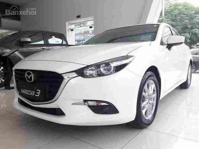 Bán Mazda 3 1.5 Sedan 2019, giá ưu đãi 70tr, tặng gói phụ kiện giá trị + Xe giao ngay + Trả góp 90%. Lh 0938 900 8200