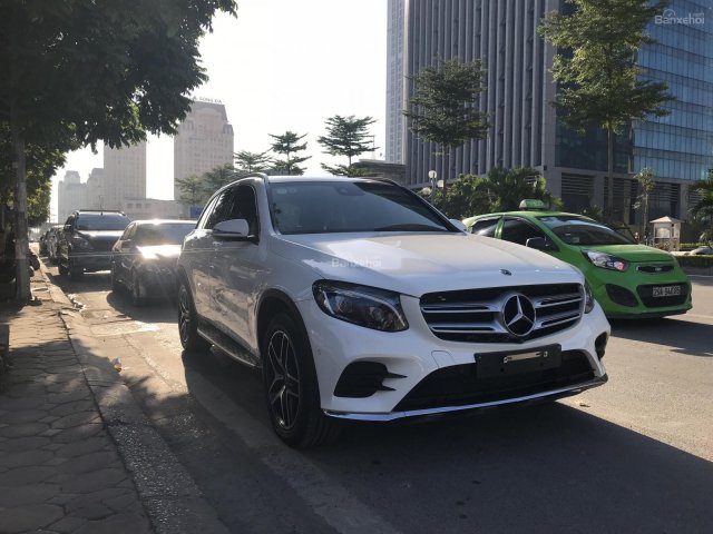 Bán xe Mercedes Glc 300 2018, màu trắng