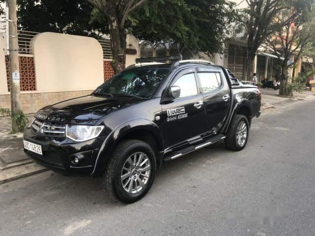 Cần bán lại xe Mitsubishi Triton đời 2013, màu đen