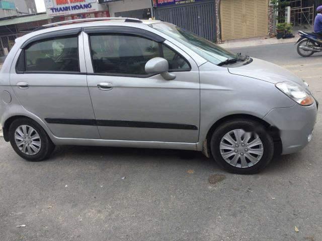 Bán Chevrolet Spark MT đời 2010, màu bạc, xe còn mới