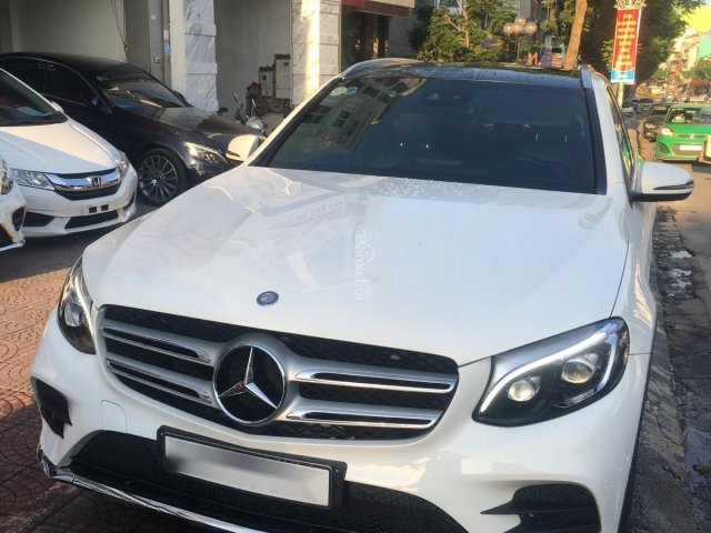 Cần bán xe Mercedes GLC300 4matic 2016, màu trắng