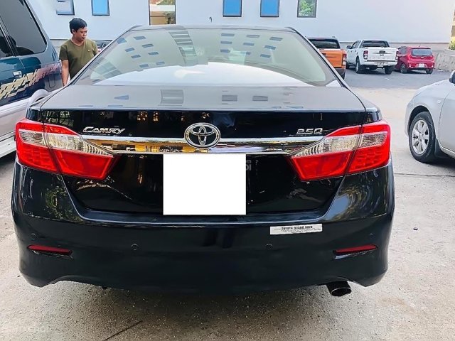 Bán Toyota Camry đời 2013, màu đen 