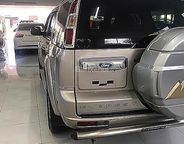 Cần bán gấp Ford Everest 2.5L 4x2 MT đời 2015, màu hồng phấn