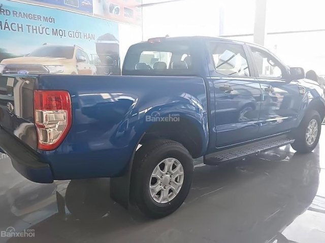 Bán xe Ford Ranger XLS 2.2L 4x2 AT 2018, màu xanh lam, nhập khẩu0