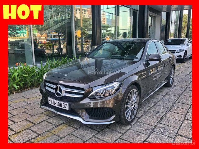 Bán xe Mercedes C300 nâu 2018 chính hãng. Trả trước 600 triệu nhận xe ngay