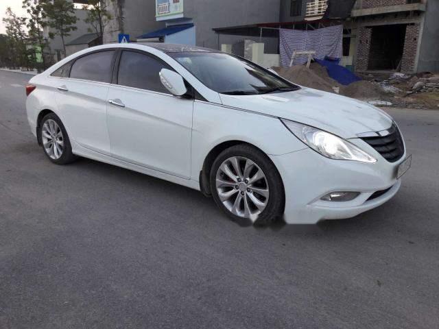 Bán xe Hyundai Sonata năm sản xuất 2010, màu trắng, nhập khẩu