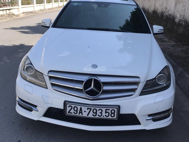 Bán Mercedes C300 AMG năm sản xuất 2012, màu trắng