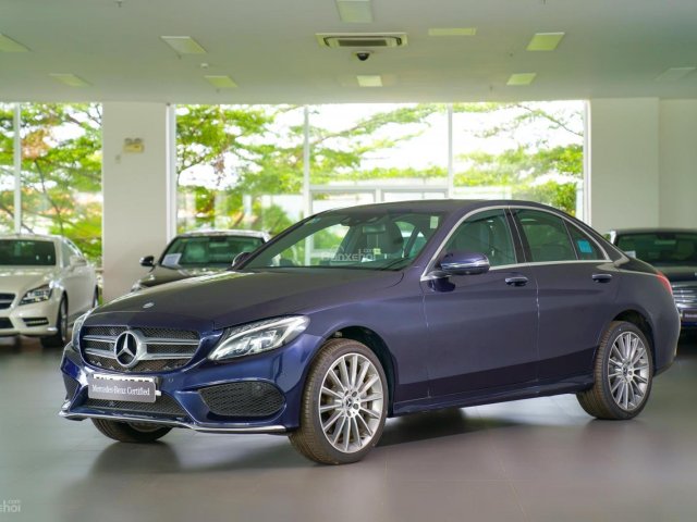 Bán Mercedes-Benz C300AMG đời 2017, màu xanh/đen, mới 99%, nộp 2% thuế trước bạ