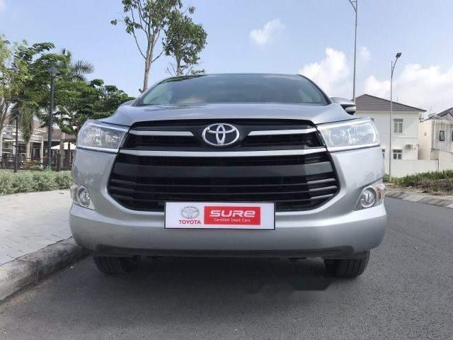 Cần bán gấp Toyota Innova 2.0E năm 2017, màu bạc, giá chỉ 730 triệu