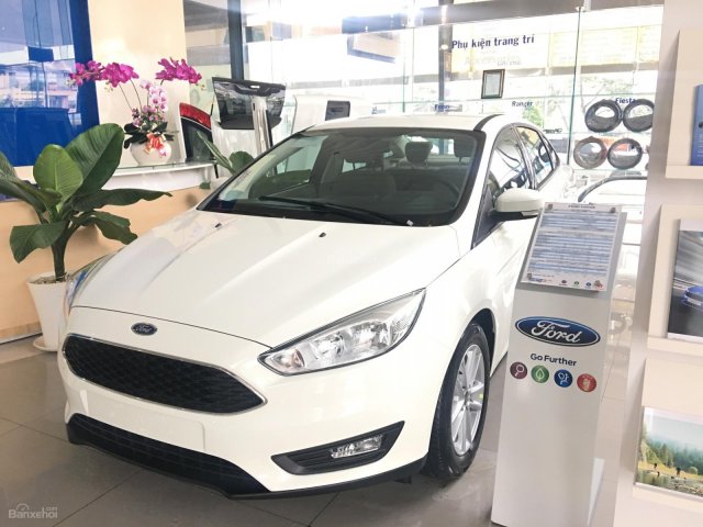 Bán xe Ford Focus bản Trend SX 2018 đủ màu, tặng kèm: Phim 3M, ghế da - Hỗ trợ NH LS từ 0.65%