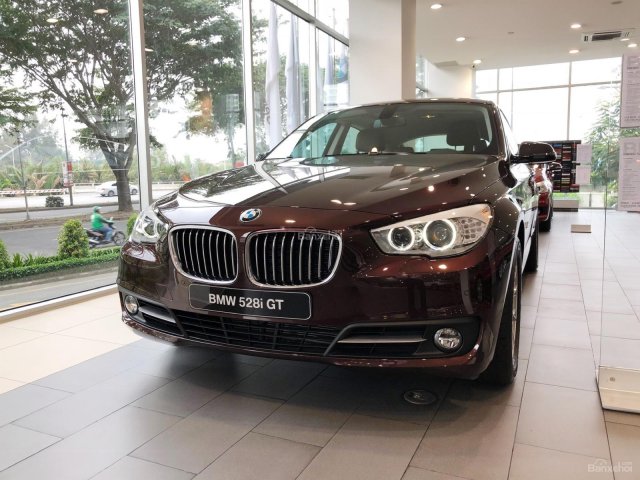 BMW 528i GT, 2017, sẵn xe giao ngay, hỗ trợ cho vay đến 85%