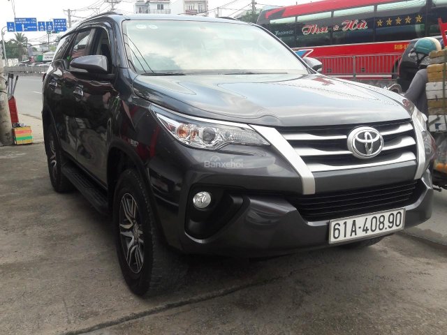 Bán Toyota Fortuner 2.4G 4x2MT sản xuất năm 2017, màu xám ghi