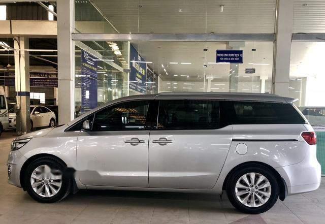 Bán xe Kia Sedona AT đời 2014, màu bạc số tự động, giá chỉ 955 triệu