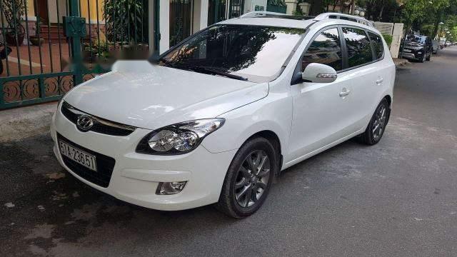 Cần bán Hyundai i30 sản xuất năm 2011, màu trắng