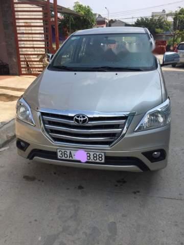 Bán Toyota Innova E đời 2014, màu vàng cát