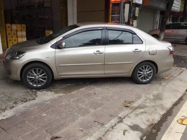 Bán xe Toyota Vios sản xuất năm 2013, màu bạc