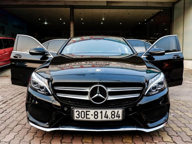 Cần bán xe Mercedes C300 AMG 2017, màu đen