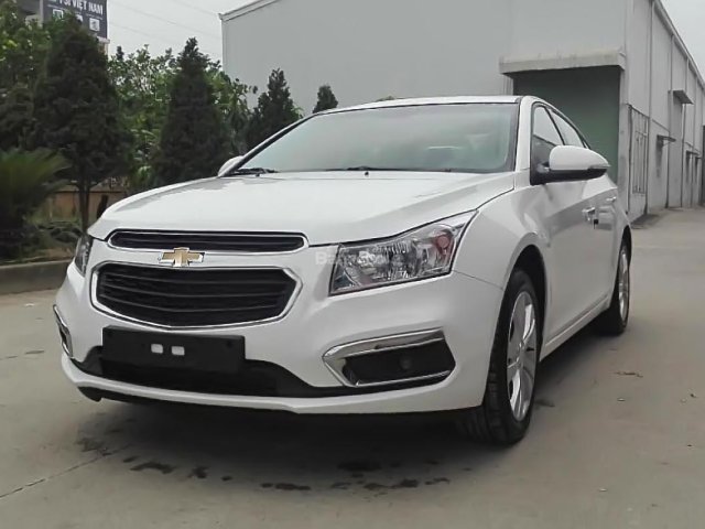 Cần bán Chevrolet Cruze LT năm sản xuất 2018, xe mới 100%