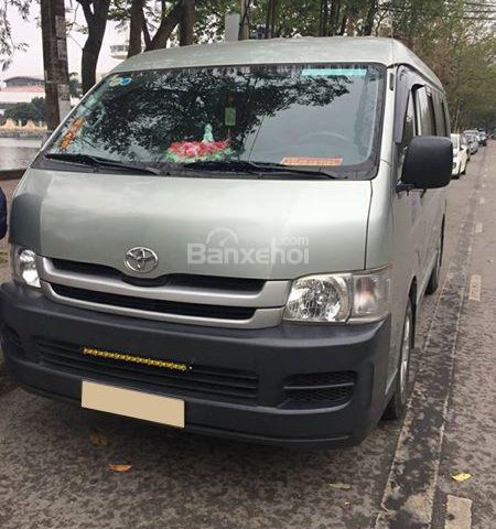 Cần bán Toyota Hiace 2009 số sàn, máy dầu, 16 chỗ, màu xám bạc