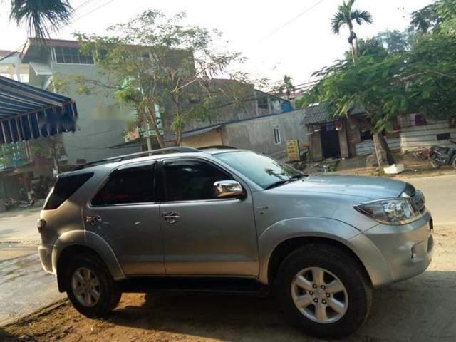 Cần bán lại xe Toyota Fortuner đời 2009, màu bạc như mới0