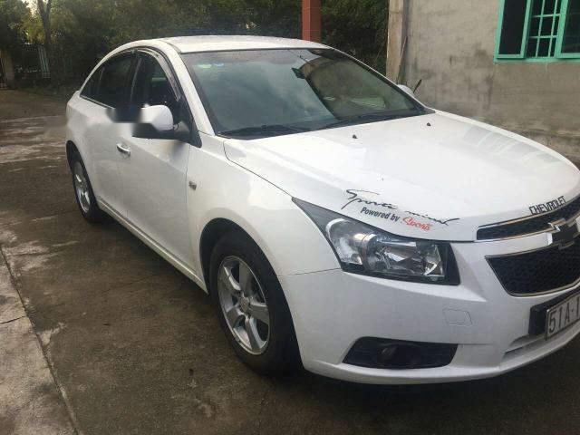 Bán Chevrolet Cruze 2011, màu trắng 