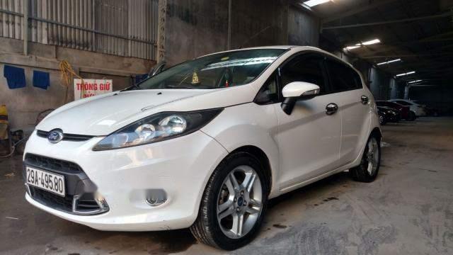 Cần bán gấp Ford Fiesta năm sản xuất 2011, màu trắng chính chủ